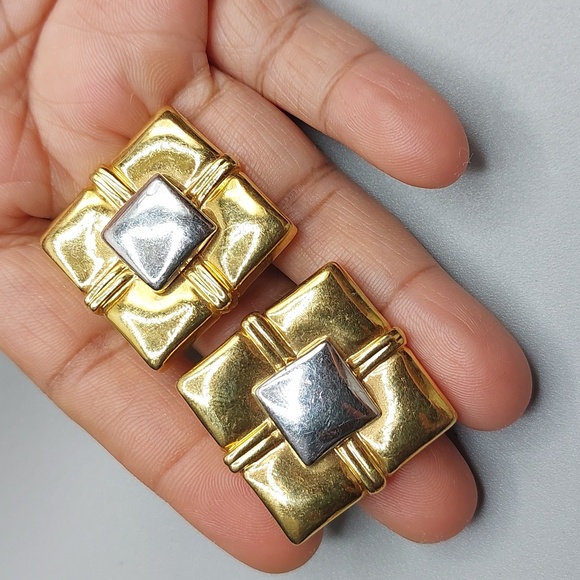 Vintage Modernist Two Tobe Gold and Silver Square Clip On Earrings - Picture 3 of 6